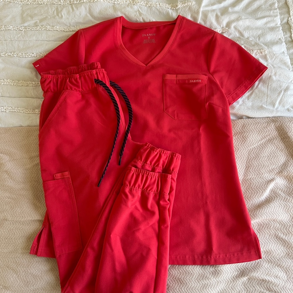 Jaanuu Salmon Scrub Set